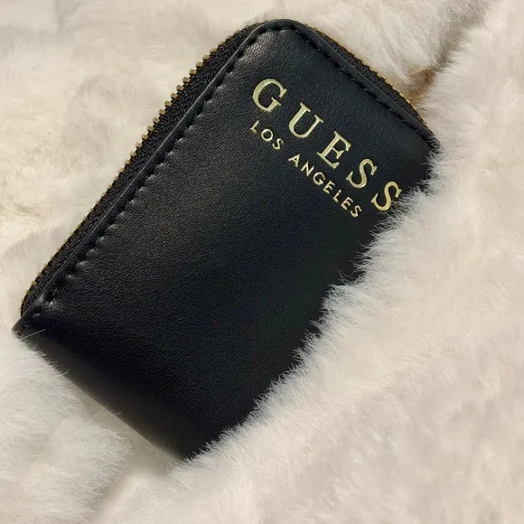 Guess - Picture 2 of 8